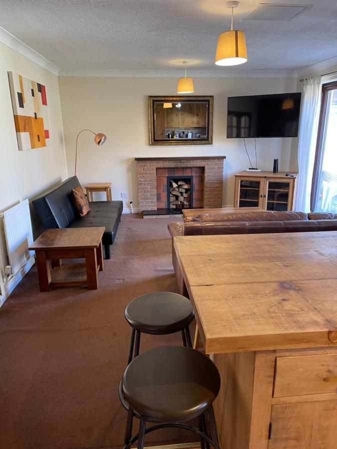 Large, Quiet, Sleeps 16, 4 Bathrooms, Parking, Leicester Exterior foto