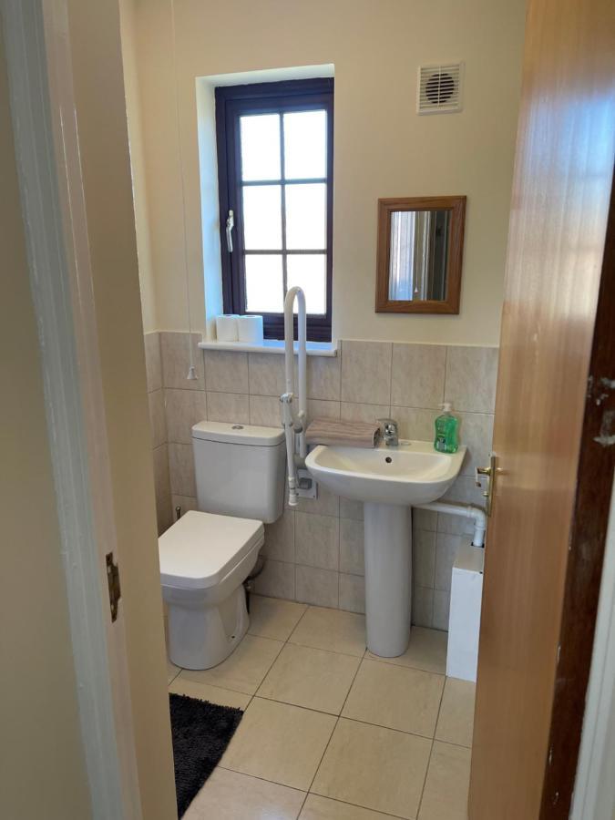 Large, Quiet, Sleeps 16, 4 Bathrooms, Parking, Leicester Exterior foto