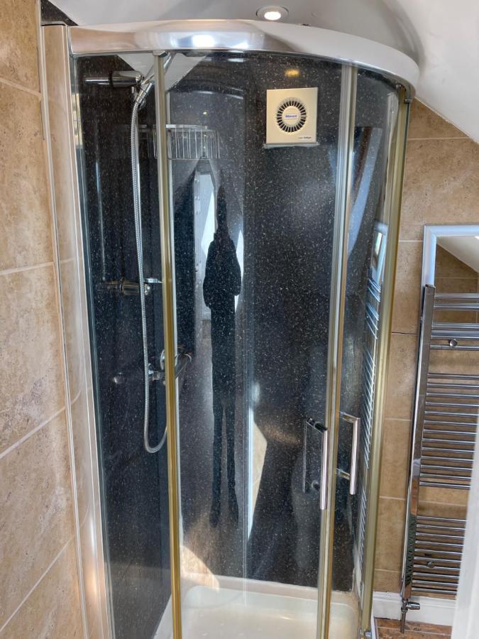 Large, Quiet, Sleeps 16, 4 Bathrooms, Parking, Leicester Exterior foto